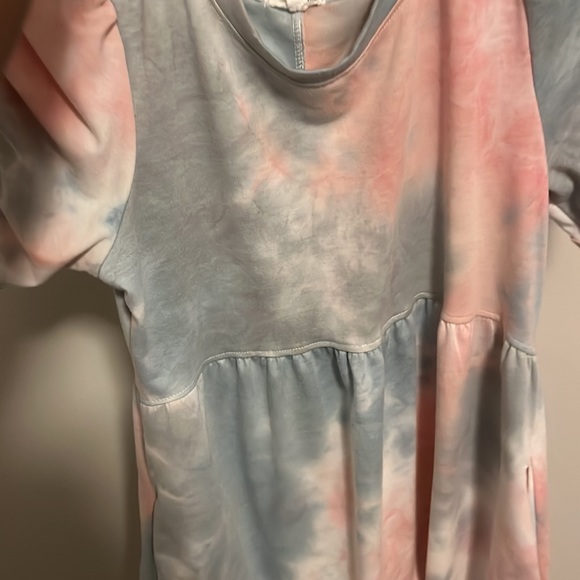 It’s a very nice dress it’s only been worn once and it has been washed - Picture 4 of 4